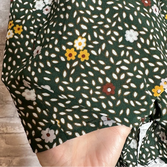 Madewell Silk Button Back Front tie Shirt Size Small Olive Green Ditsy Floral - Picture 6 of 11